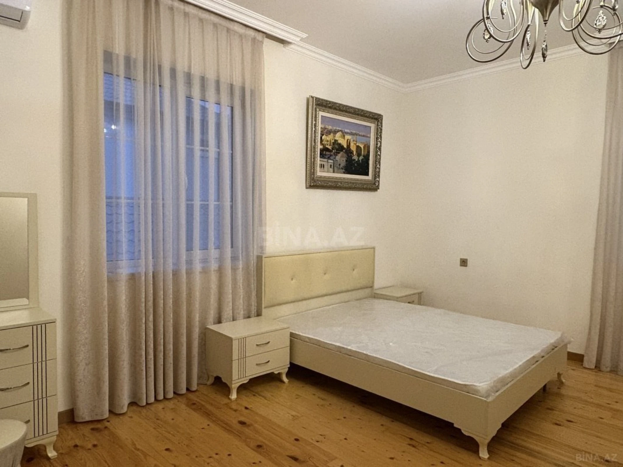 Kirayə verilir 5 otaqlı həyət evi 240 m²