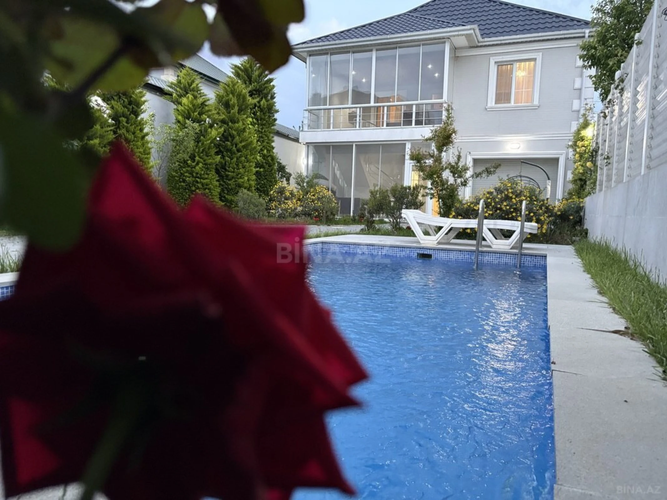 Kirayə verilir 5 otaqlı həyət evi 240 m²