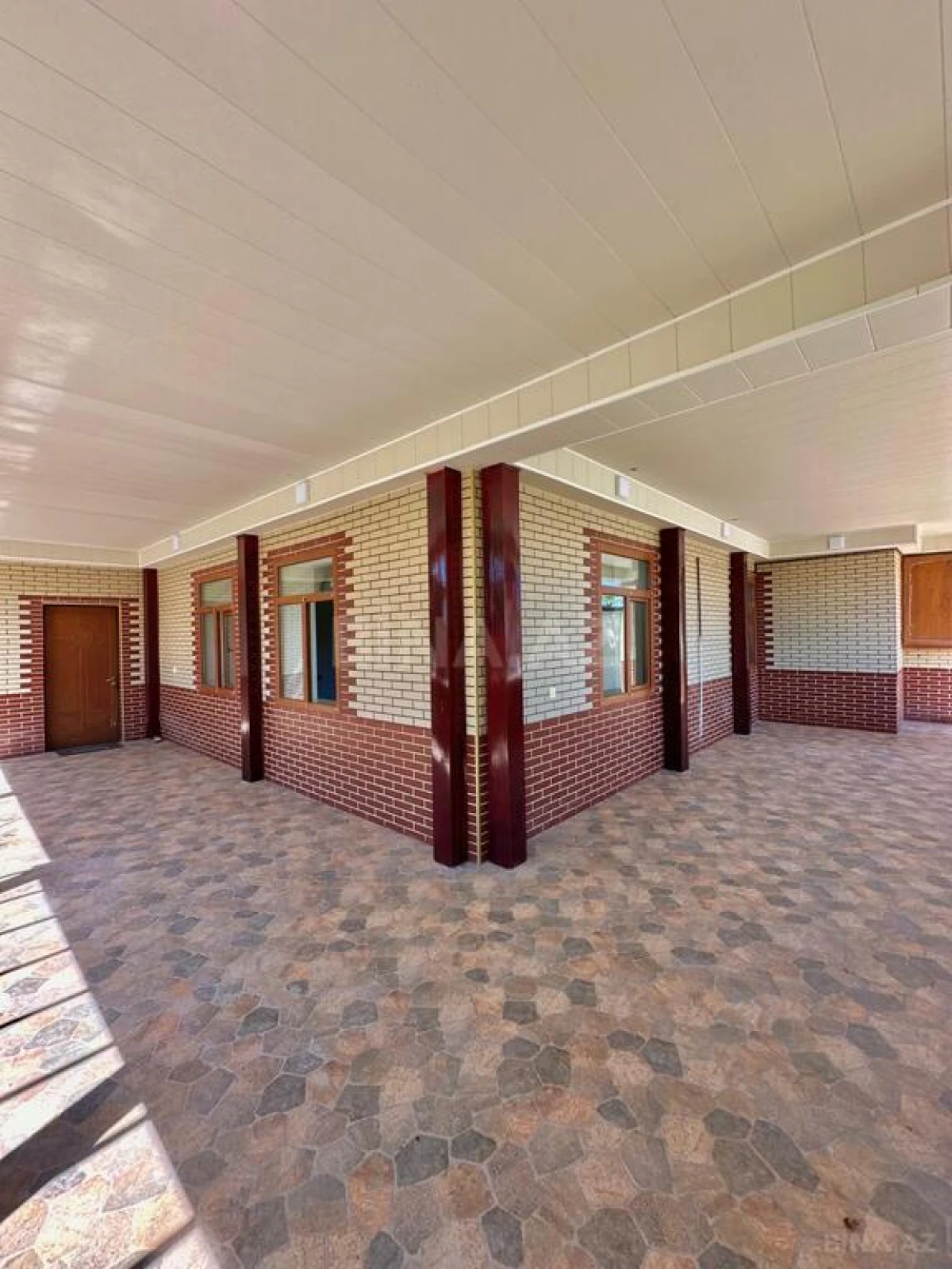 Satılır 6 otaqlı həyət evi 300 m²