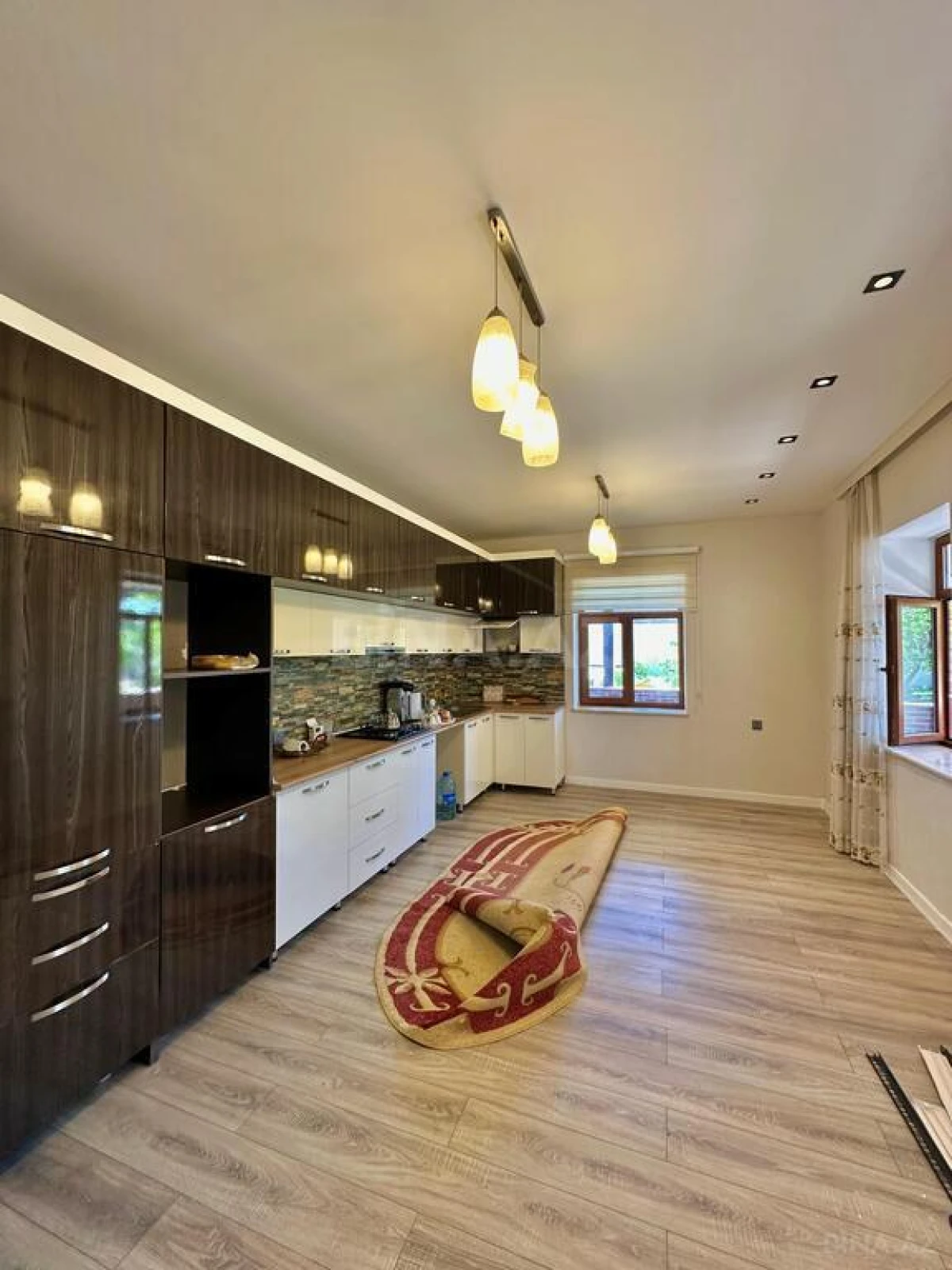 Satılır 6 otaqlı həyət evi 300 m²