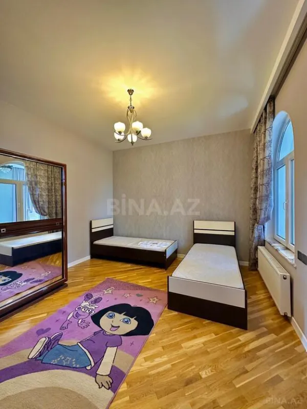 Satılır 6 otaqlı həyət evi 300 m²