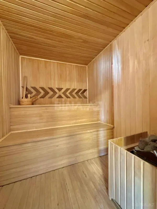 Satılır 6 otaqlı həyət evi 300 m²