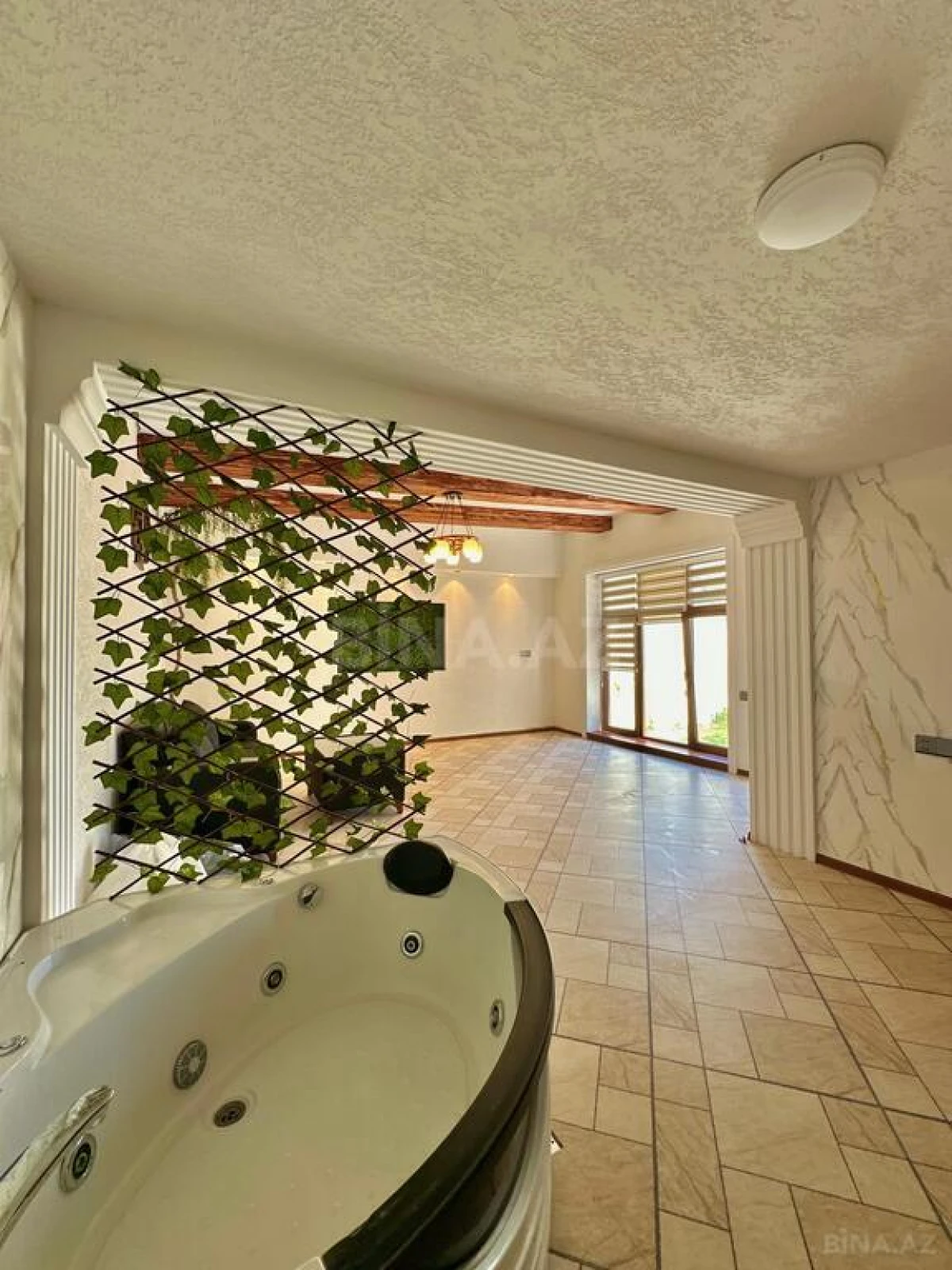 Satılır 6 otaqlı həyət evi 300 m²