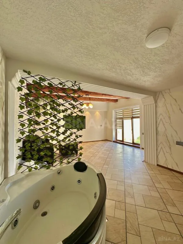 Satılır 6 otaqlı həyət evi 300 m²