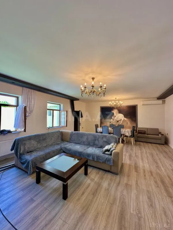 Satılır 6 otaqlı həyət evi 300 m²
