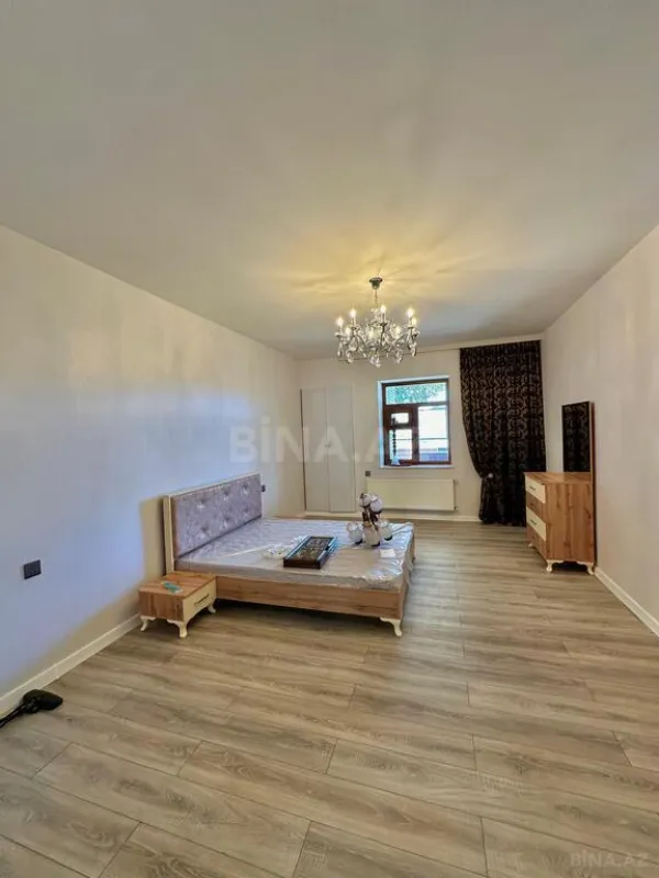 Satılır 6 otaqlı həyət evi 300 m²