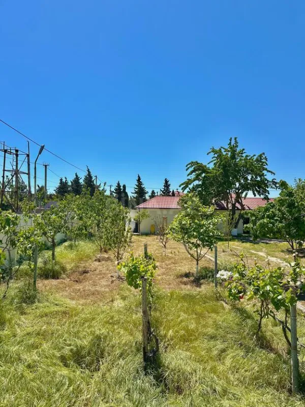 Satılır 6 otaqlı həyət evi 300 m²