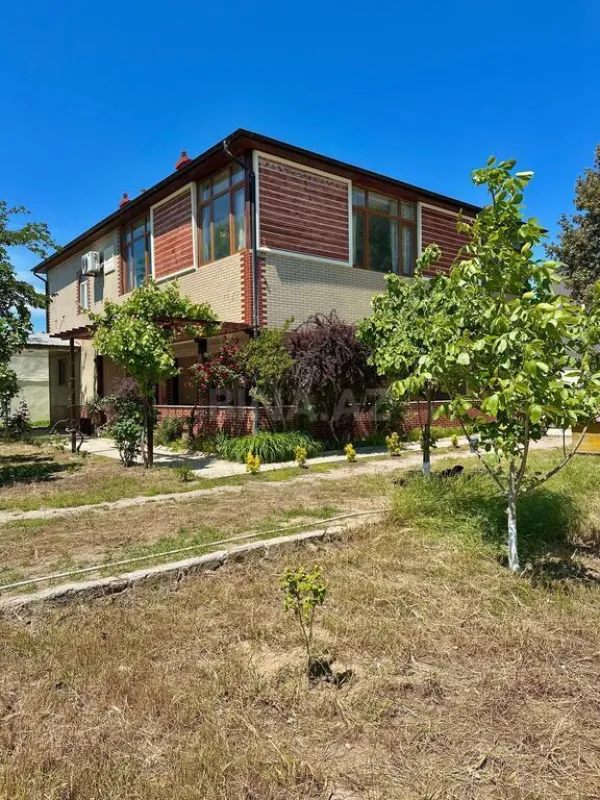 Satılır 6 otaqlı həyət evi 300 m²
