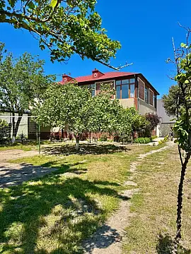 Satılır 6 otaqlı həyət evi 300 m²