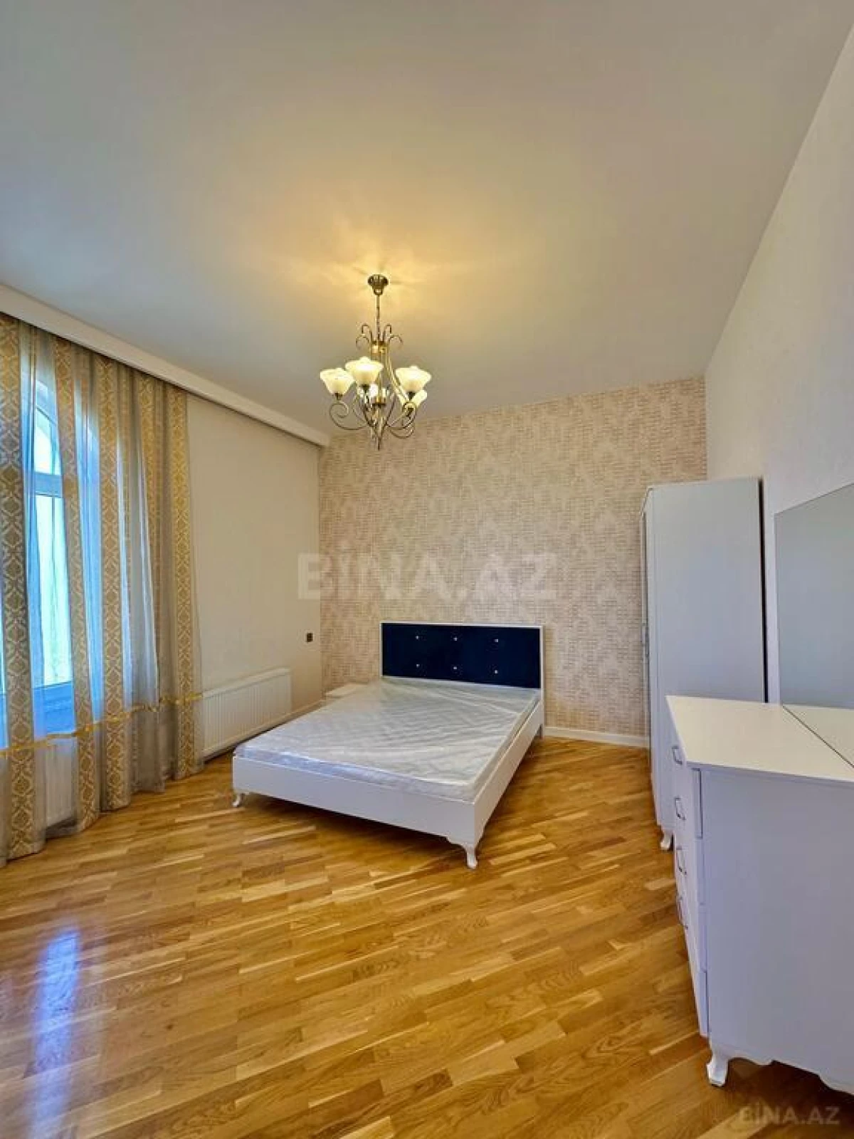 Satılır 6 otaqlı həyət evi 300 m²