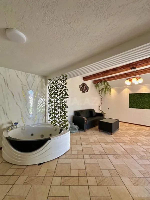 Satılır 6 otaqlı həyət evi 300 m²