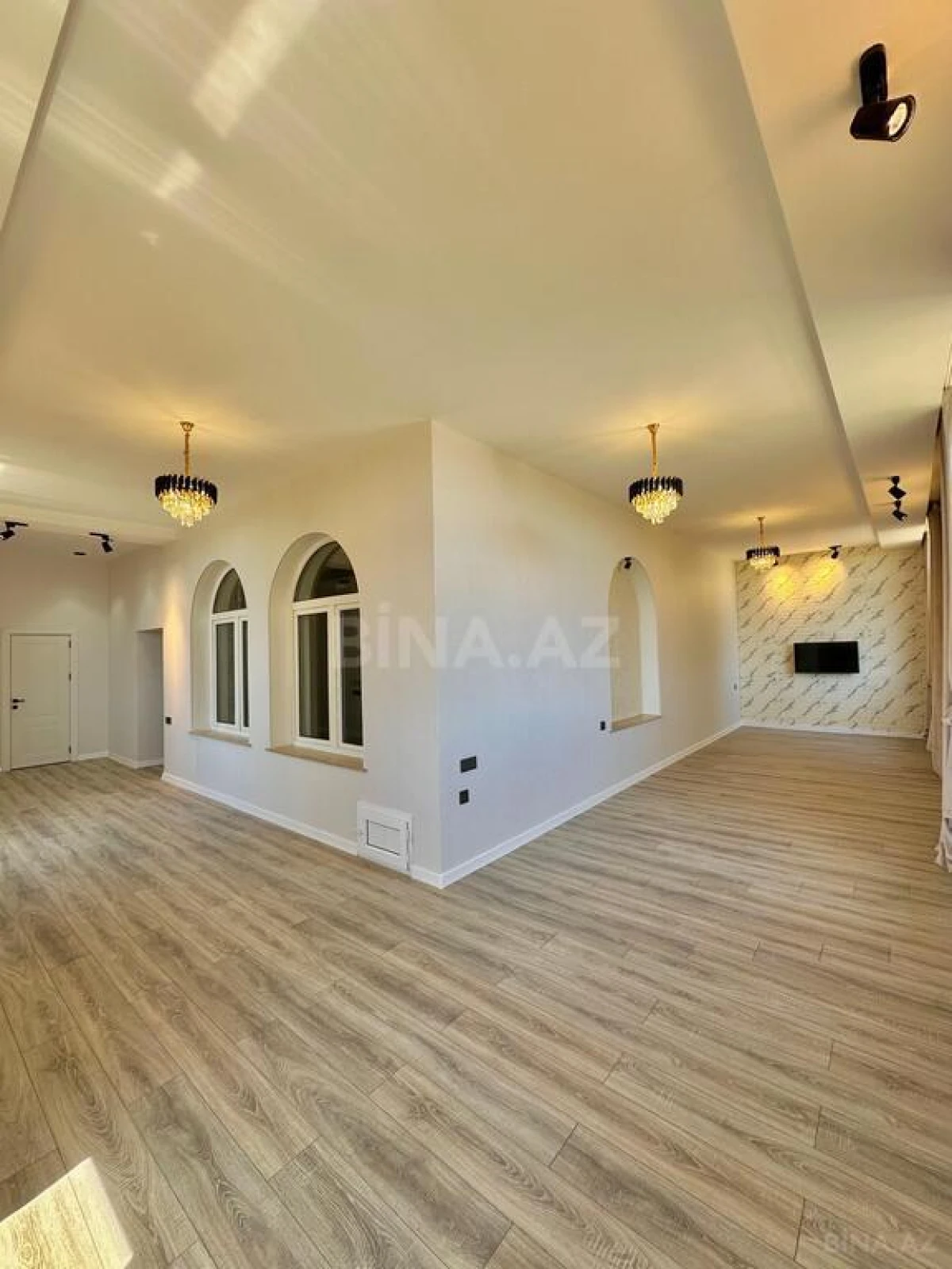Satılır 6 otaqlı həyət evi 300 m²