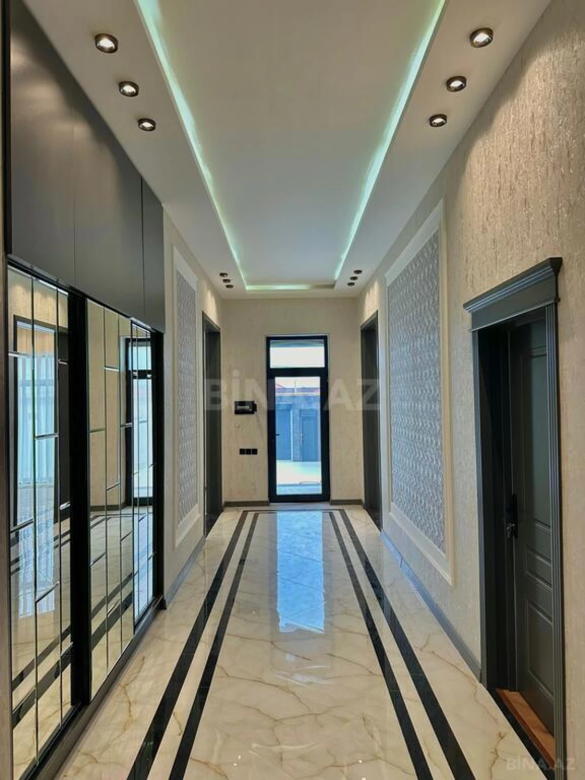 Satılır 5 otaqlı həyət evi 185 m²