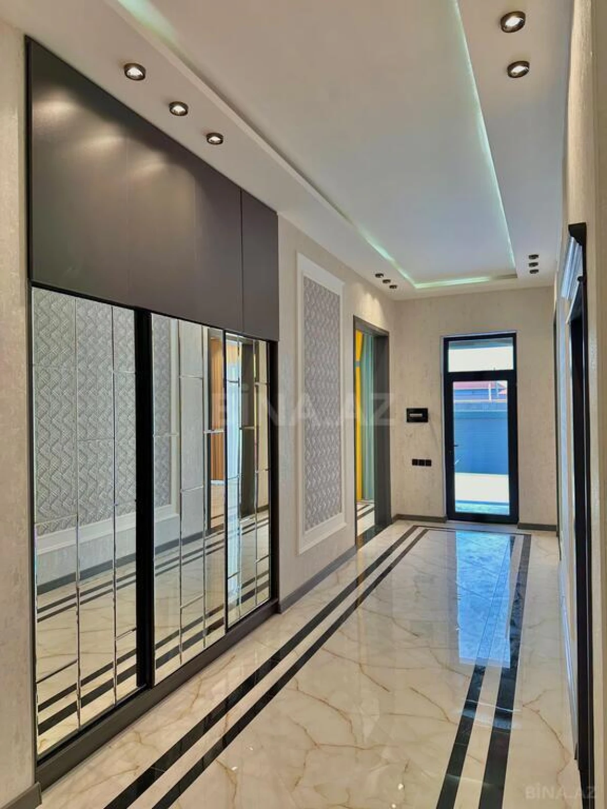 Satılır 5 otaqlı həyət evi 185 m²