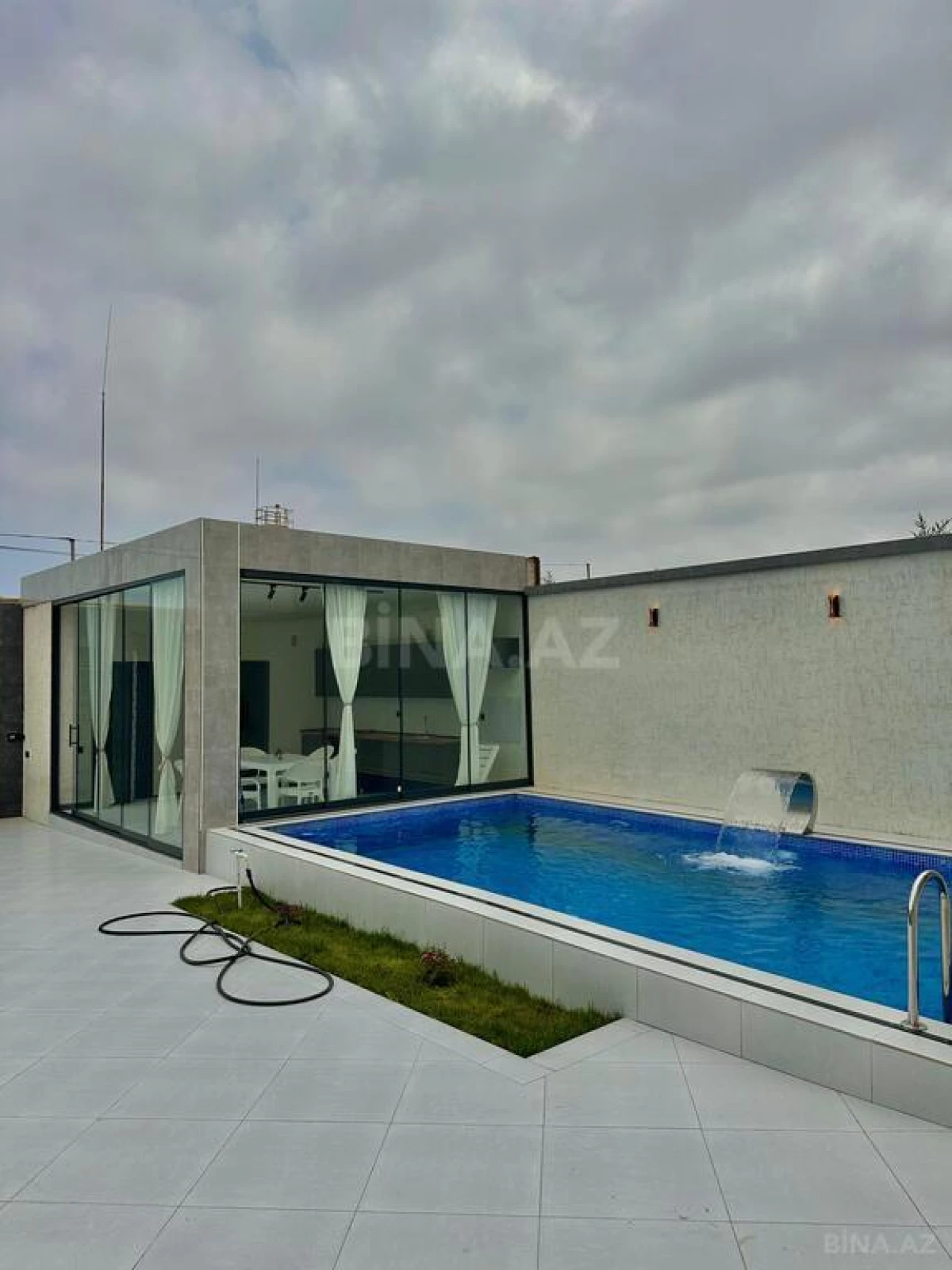 Satılır 5 otaqlı həyət evi 185 m²