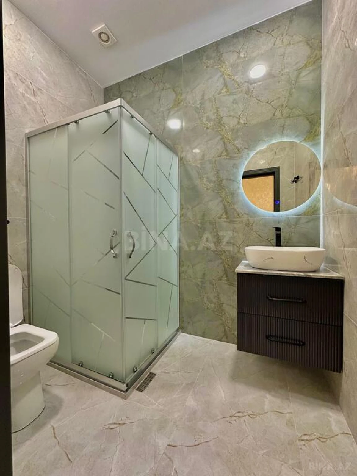 Satılır 5 otaqlı həyət evi 185 m²