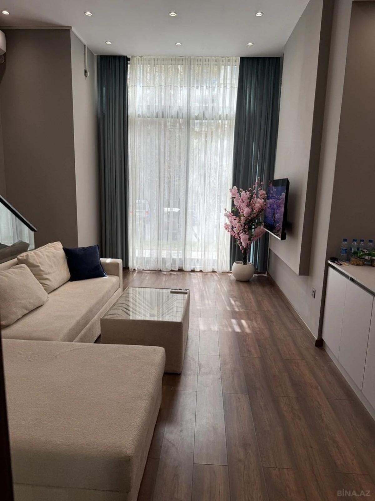 Kirayə verilir 2 otaqlı mənzil 70 m²