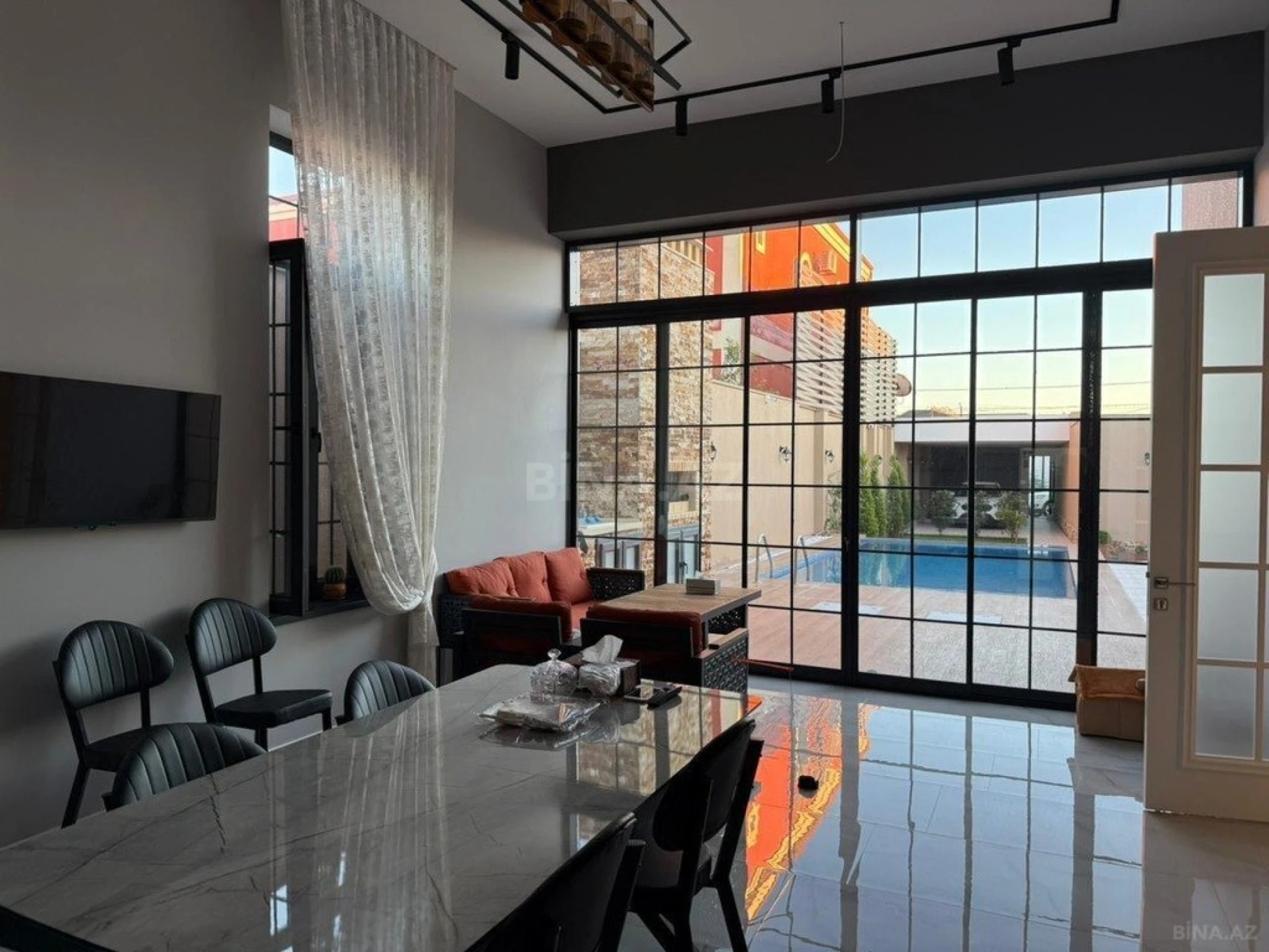 Kirayə verilir 6 otaqlı həyət evi 360 m²