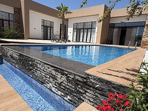 Kirayə verilir 6 otaqlı həyət evi 360 m²