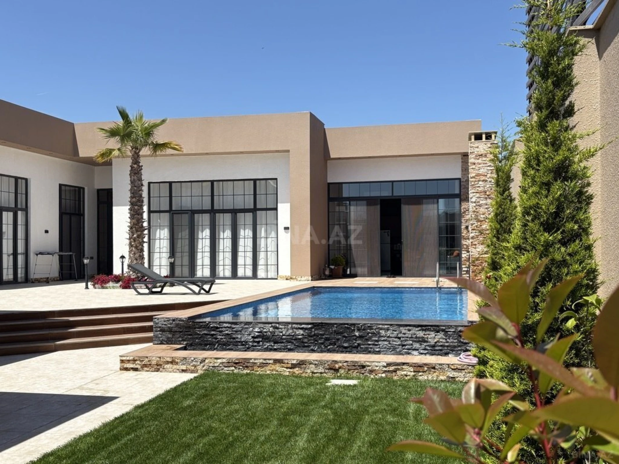 Kirayə verilir 6 otaqlı həyət evi 360 m²