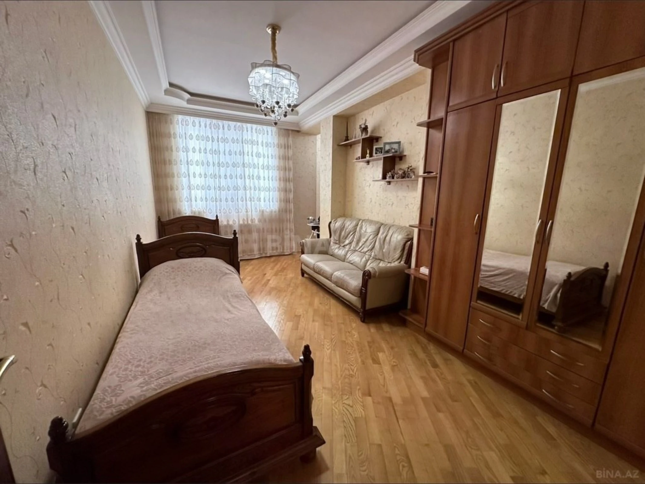 Satılır 3 otaqlı mənzil 125 m²