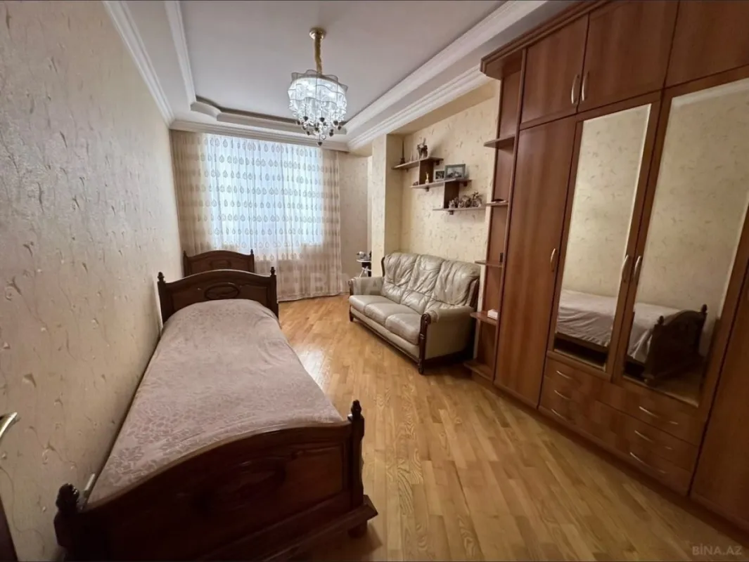 Satılır 3 otaqlı mənzil 125 m²