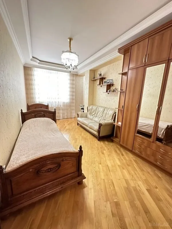 Satılır 3 otaqlı mənzil 125 m²