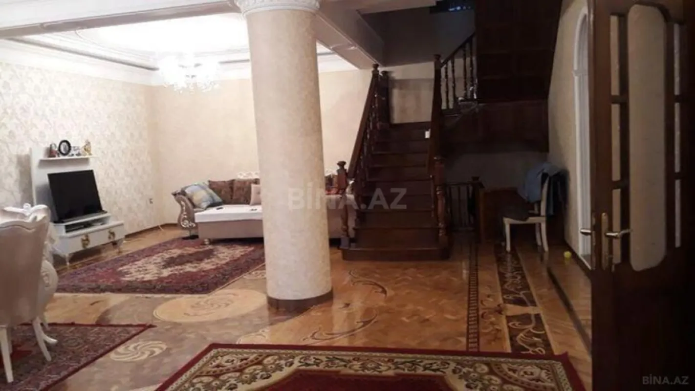 Satılır 6 otaqlı həyət evi 632 m²