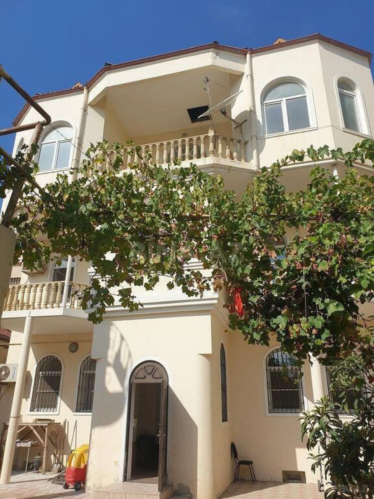 Satılır 6 otaqlı həyət evi 632 m²