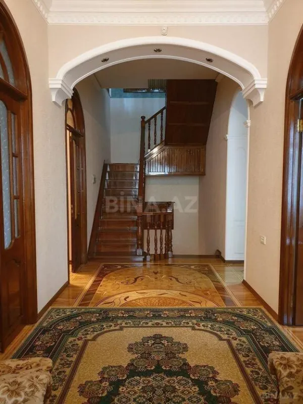 Satılır 6 otaqlı həyət evi 632 m²