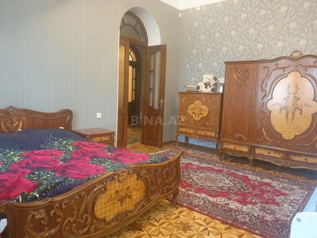 Satılır 6 otaqlı həyət evi 632 m²