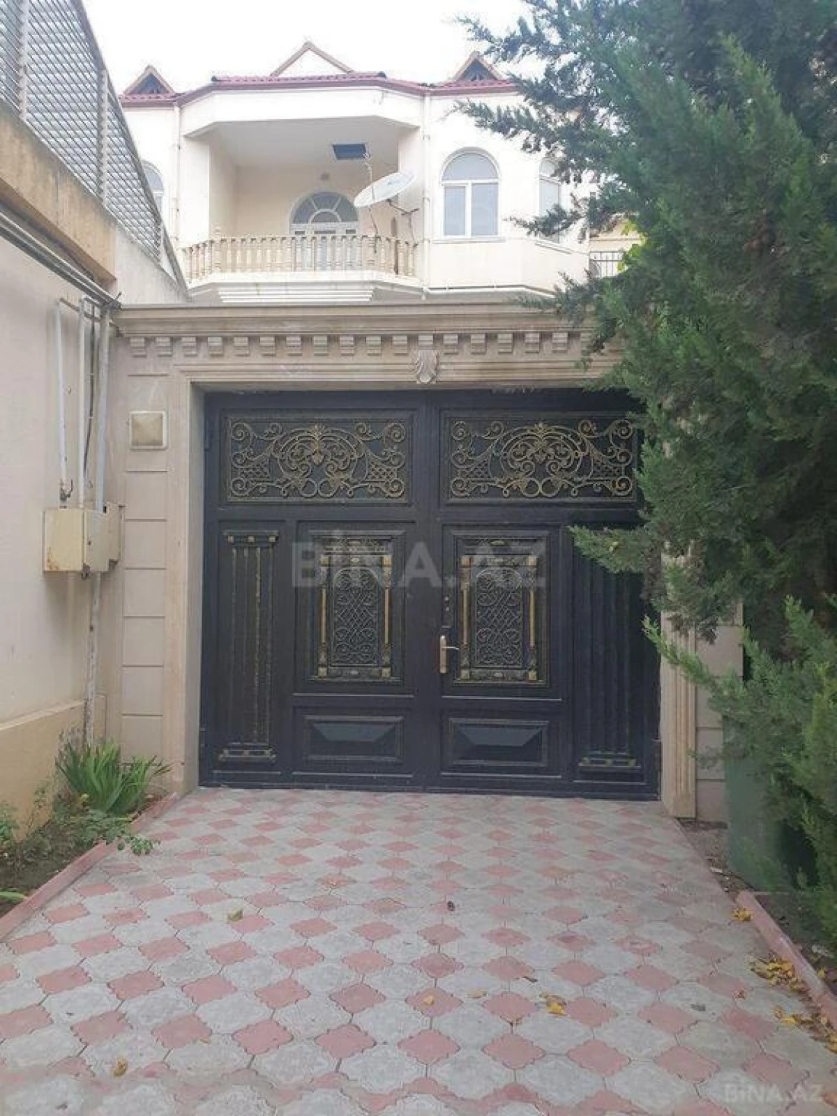 Satılır 6 otaqlı həyət evi 632 m²
