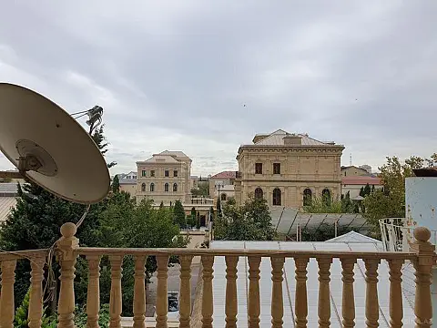 Satılır 6 otaqlı həyət evi 632 m²