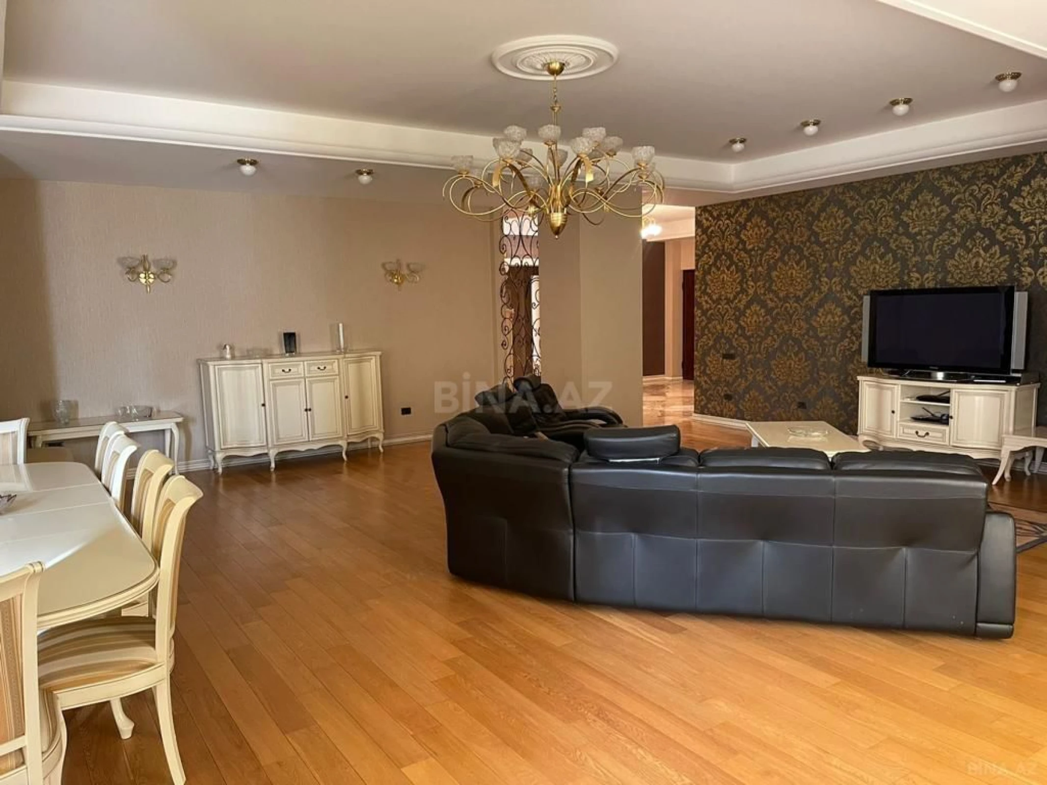 Satılır 4 otaqlı mənzil 235.5 m²