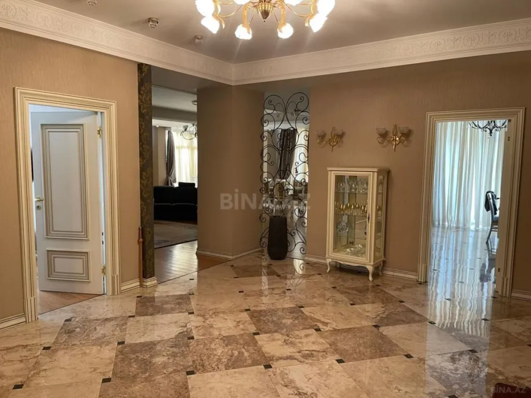 Satılır 4 otaqlı mənzil 235.5 m²