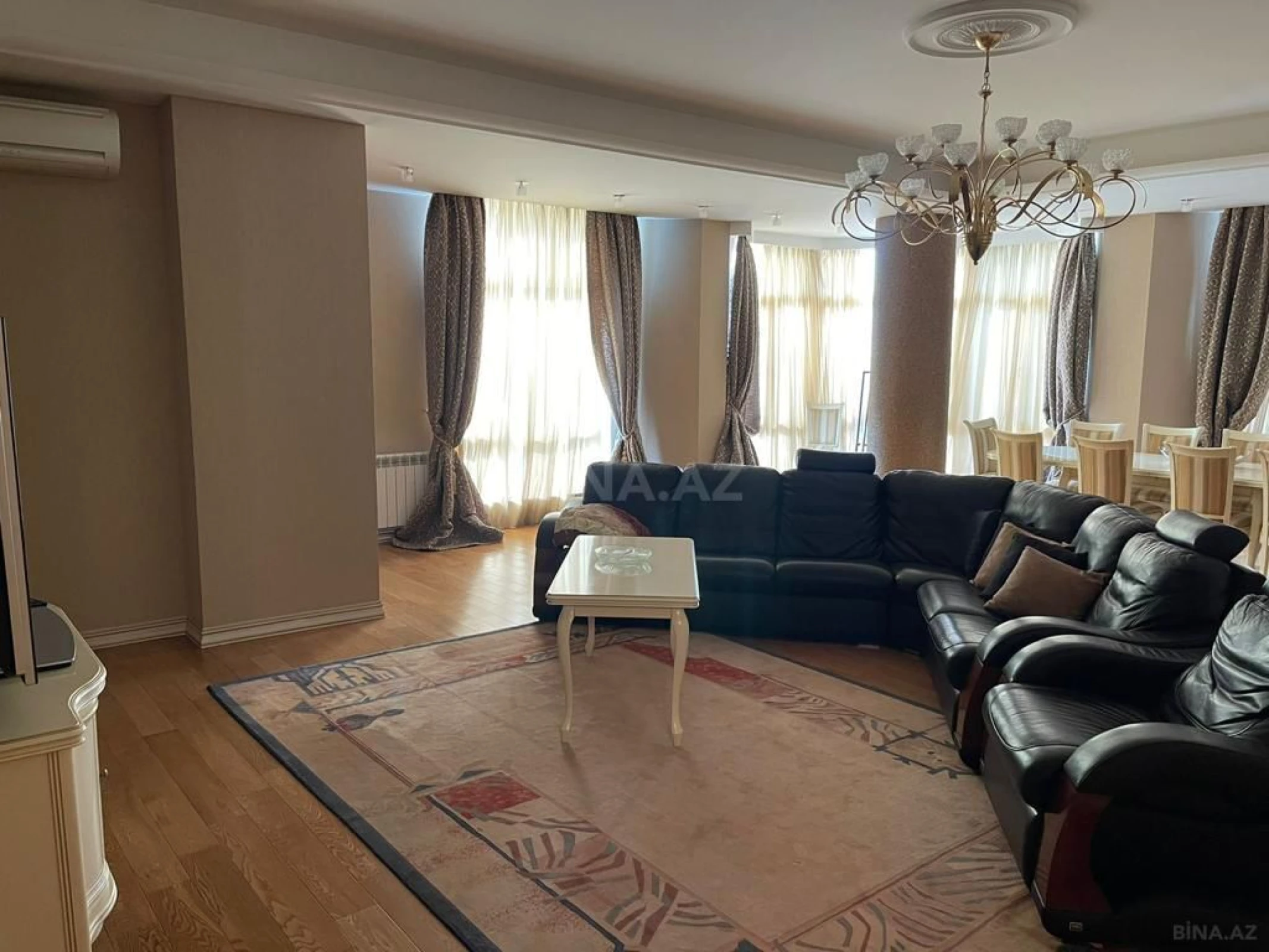 Satılır 4 otaqlı mənzil 235.5 m²