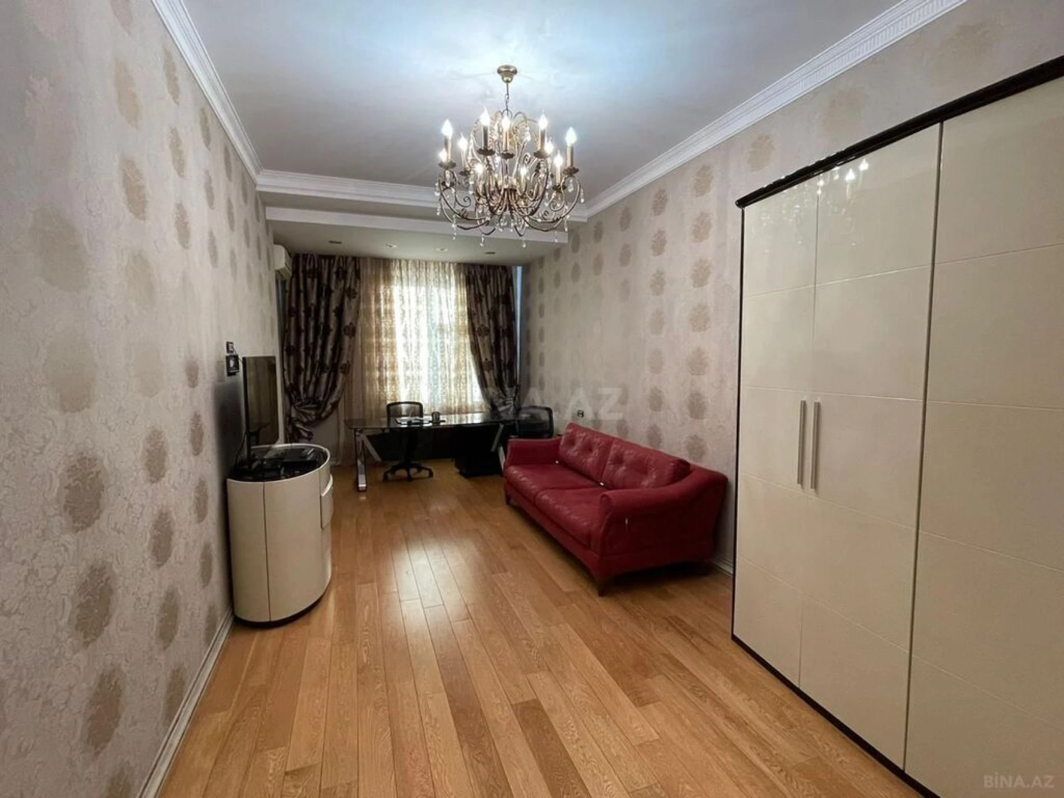 Satılır 4 otaqlı mənzil 235.5 m²