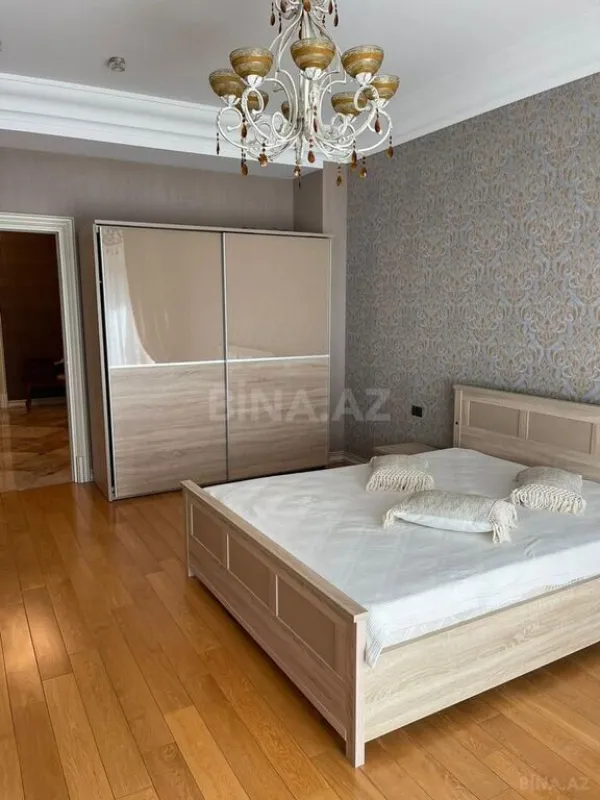 Satılır 4 otaqlı mənzil 235.5 m²