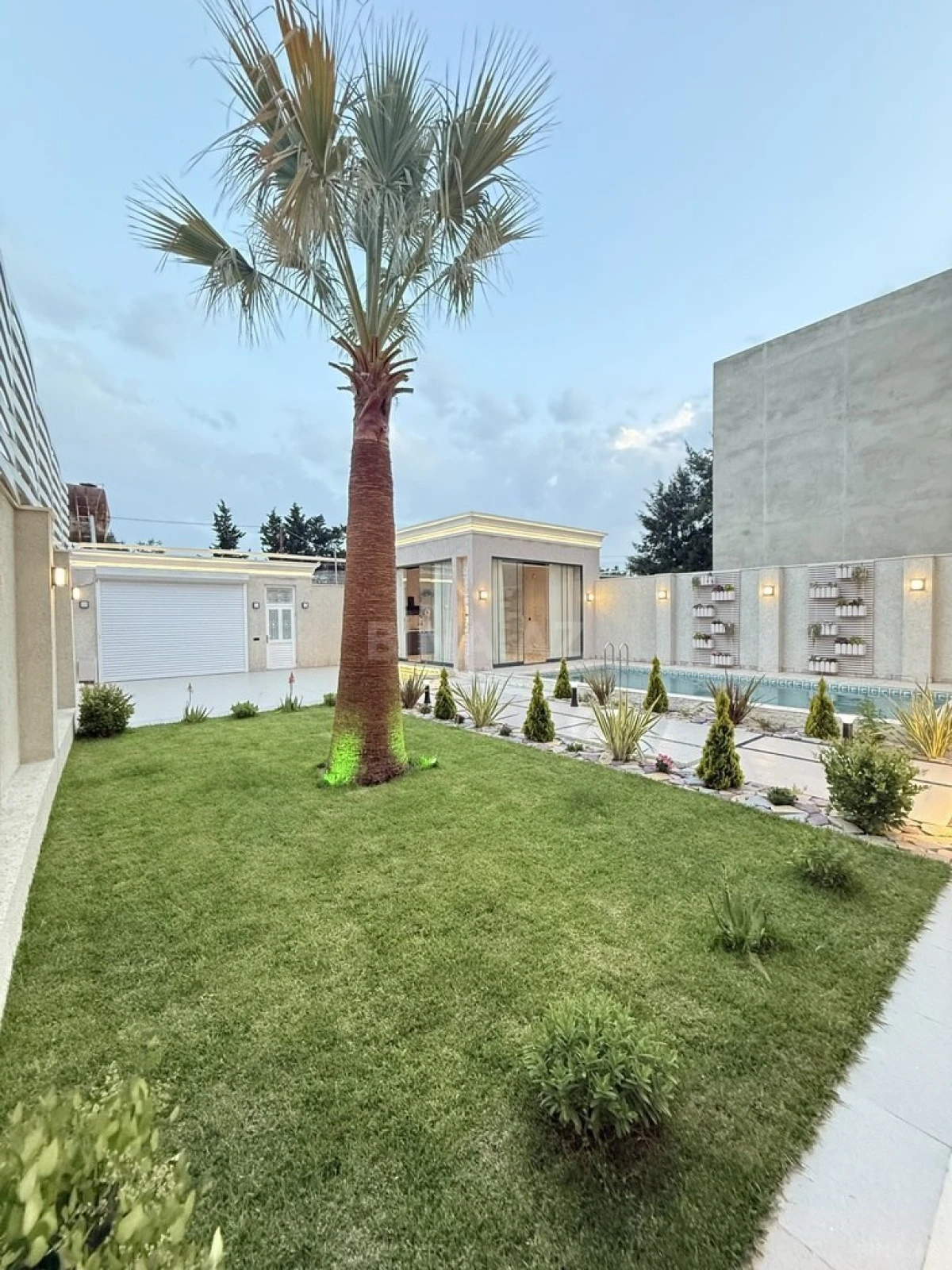 Satılır 4 otaqlı həyət evi 200 m²