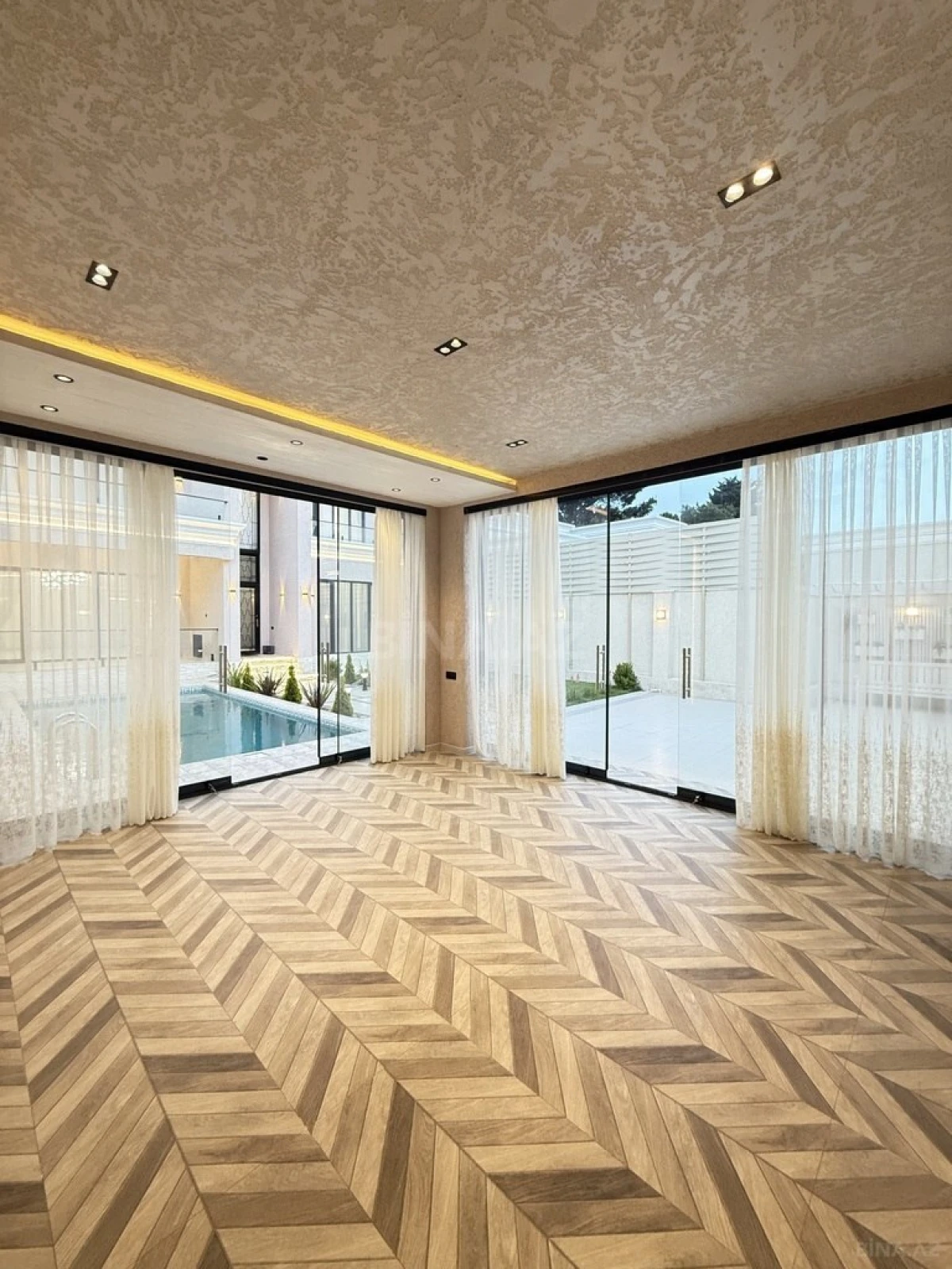 Satılır 4 otaqlı həyət evi 200 m²