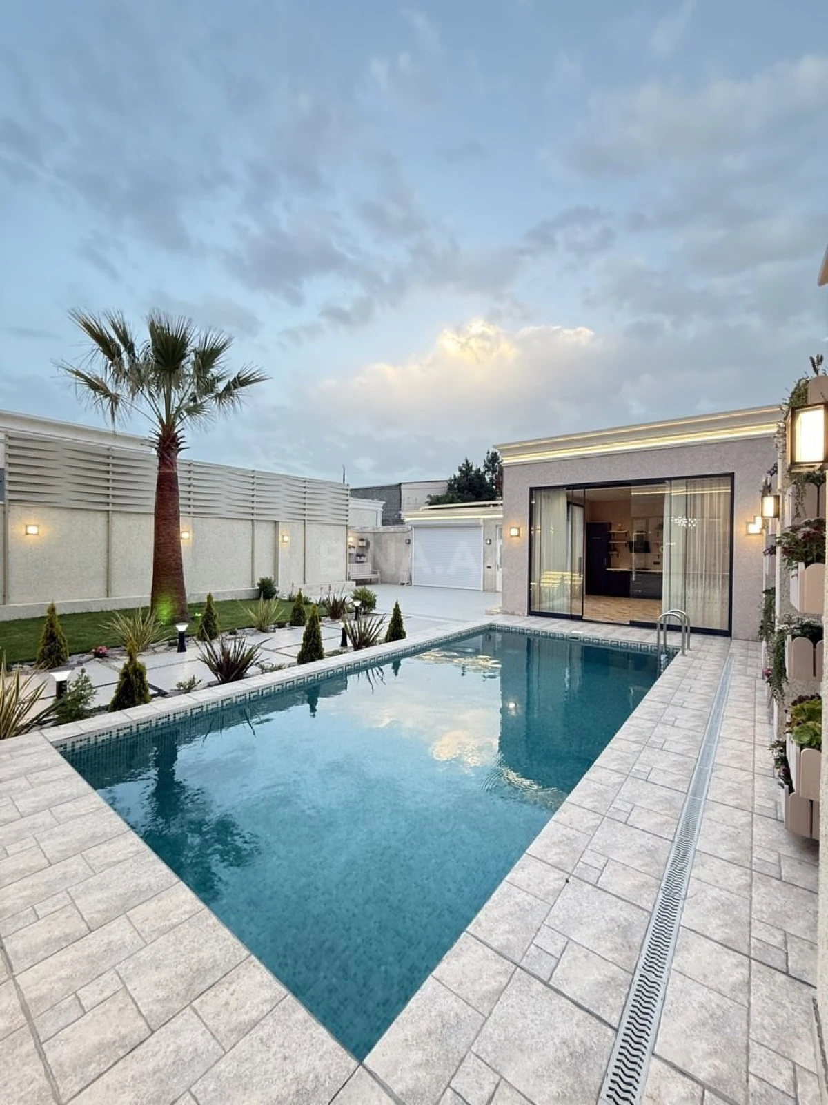 Satılır 4 otaqlı həyət evi 200 m²