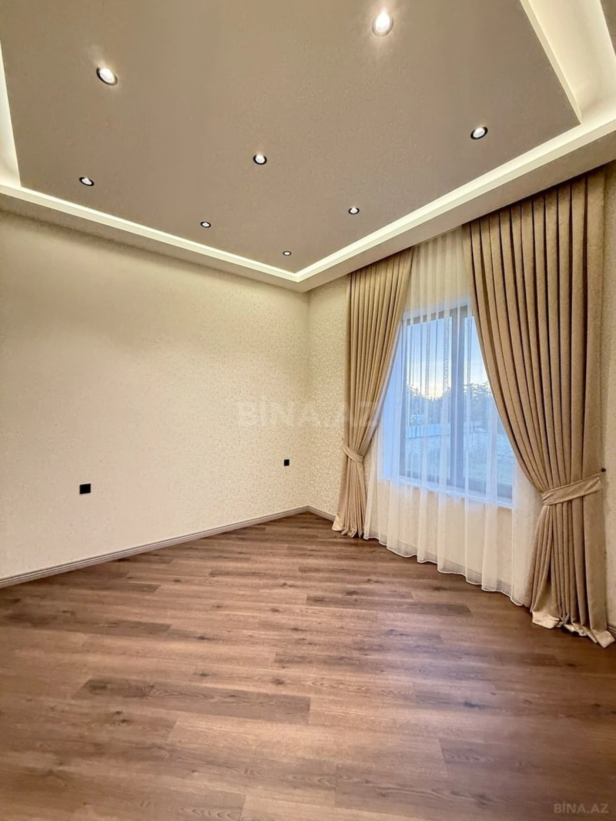 Satılır 4 otaqlı həyət evi 200 m²