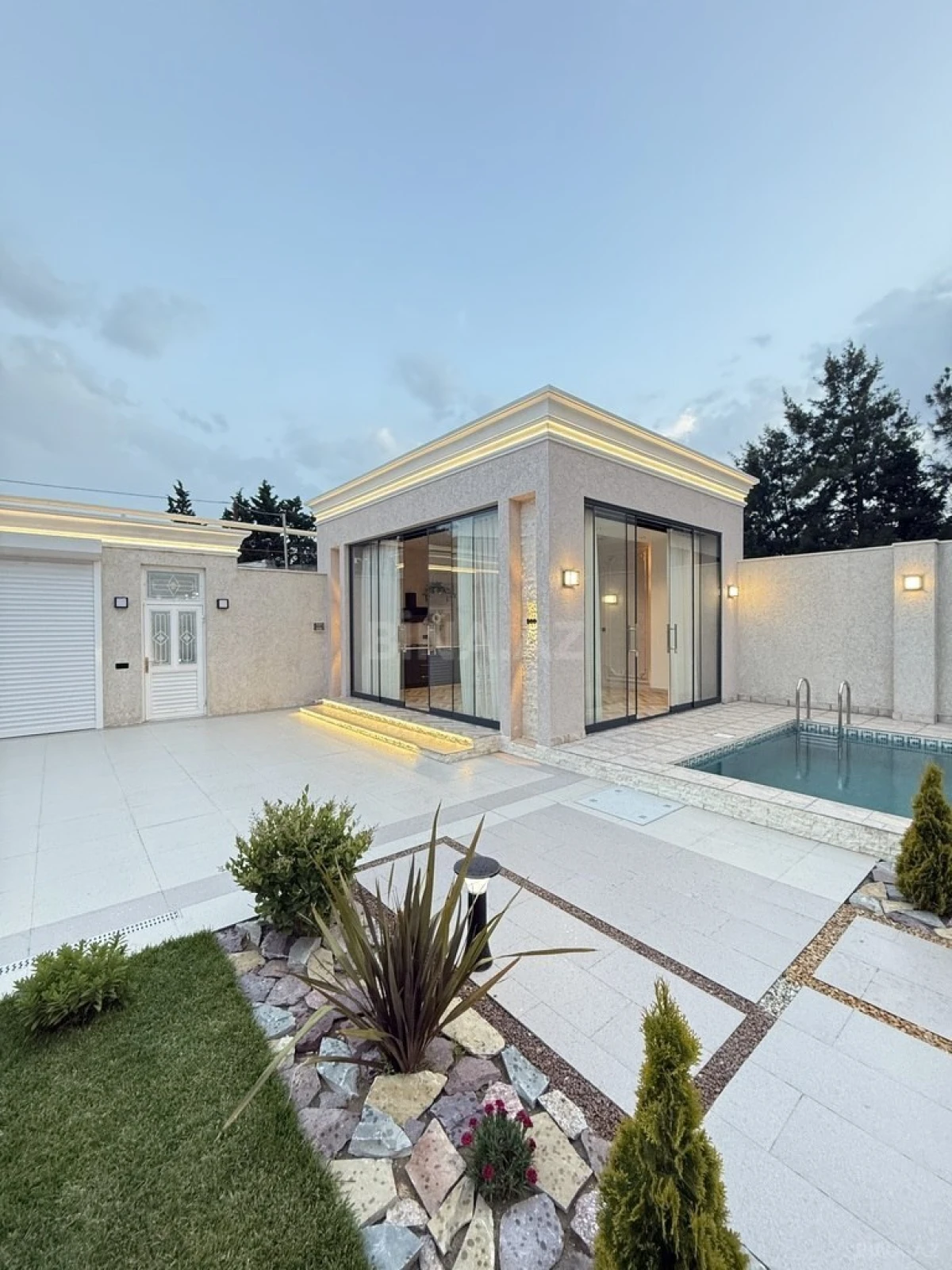 Satılır 4 otaqlı həyət evi 200 m²