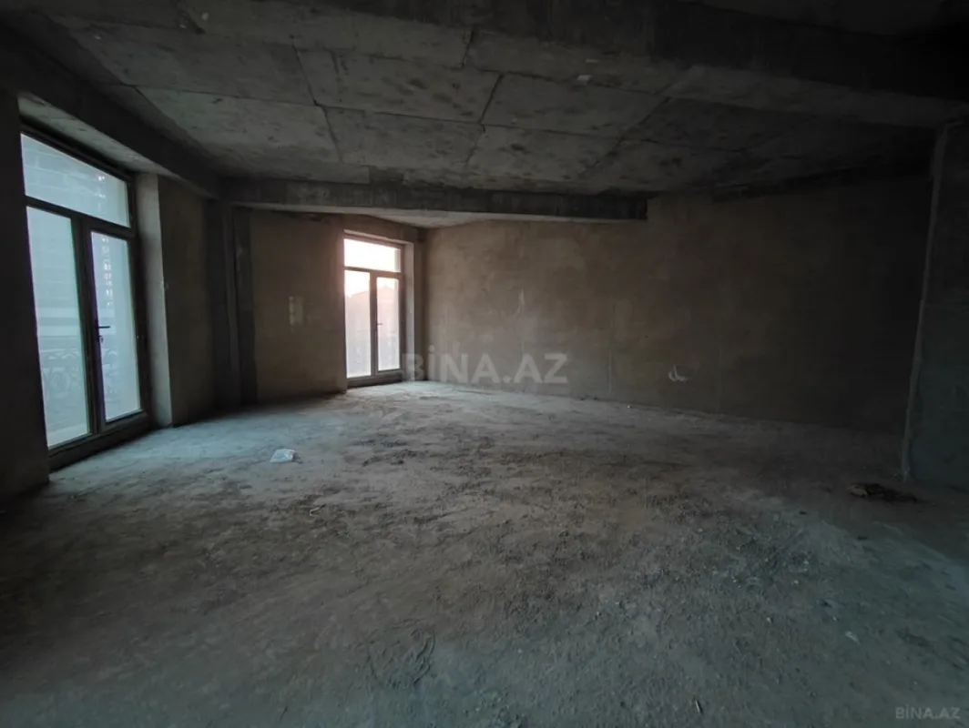 Satılır 4 otaqlı mənzil 209 m²