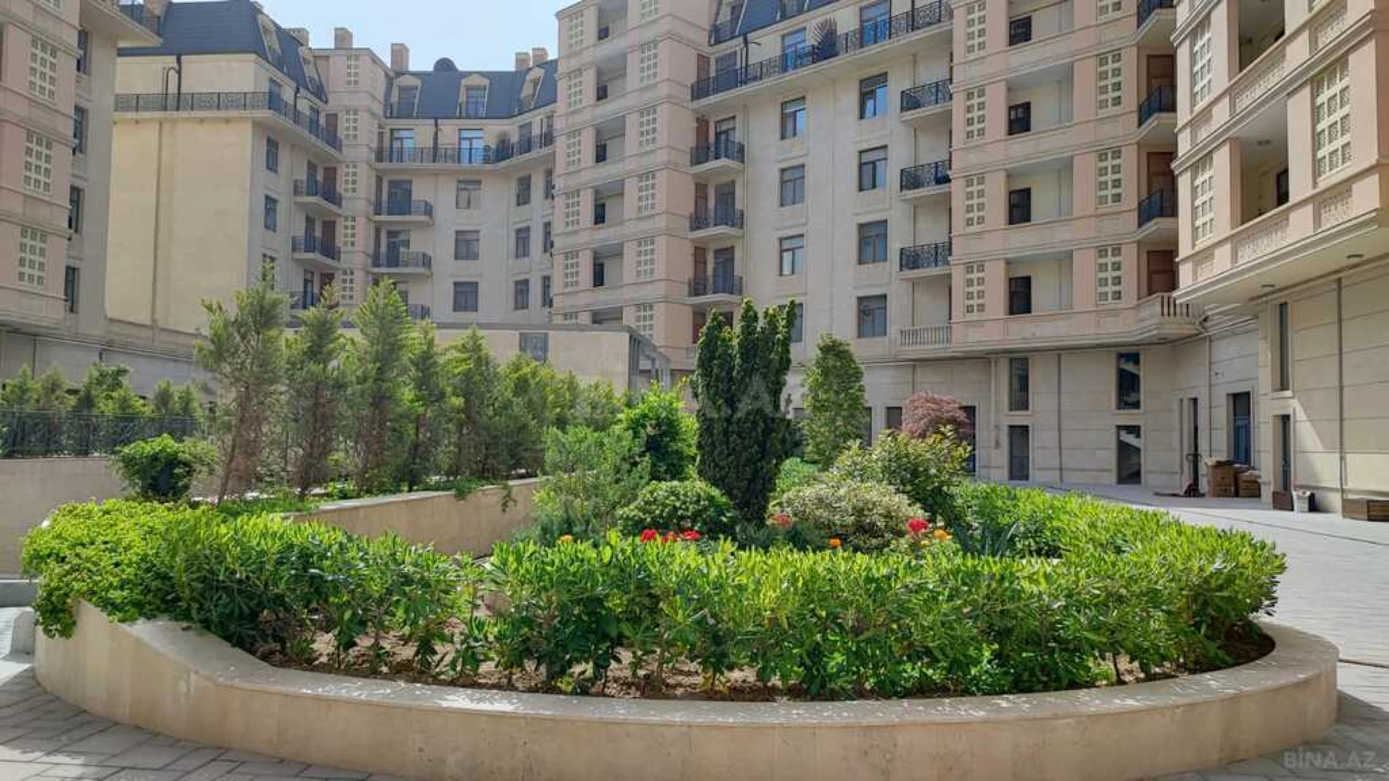 Satılır 4 otaqlı mənzil 209 m²