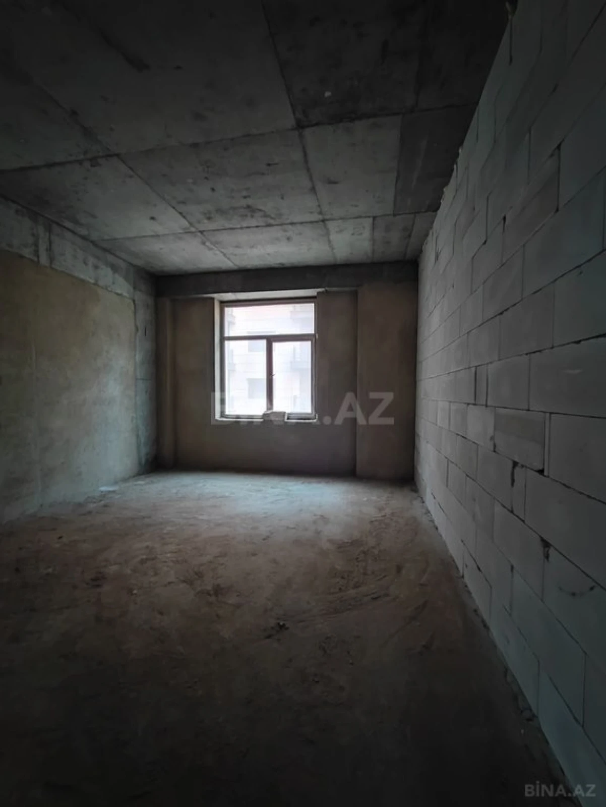 Satılır 4 otaqlı mənzil 209 m²