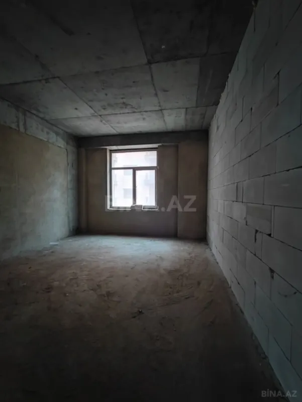 Satılır 4 otaqlı mənzil 209 m²