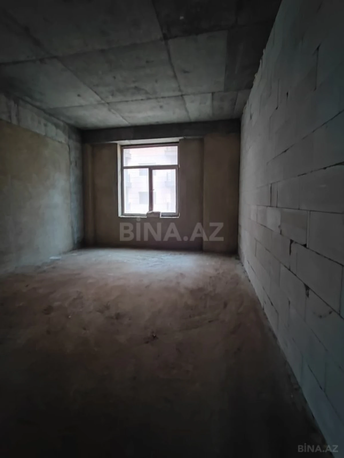 Satılır 4 otaqlı mənzil 209 m²