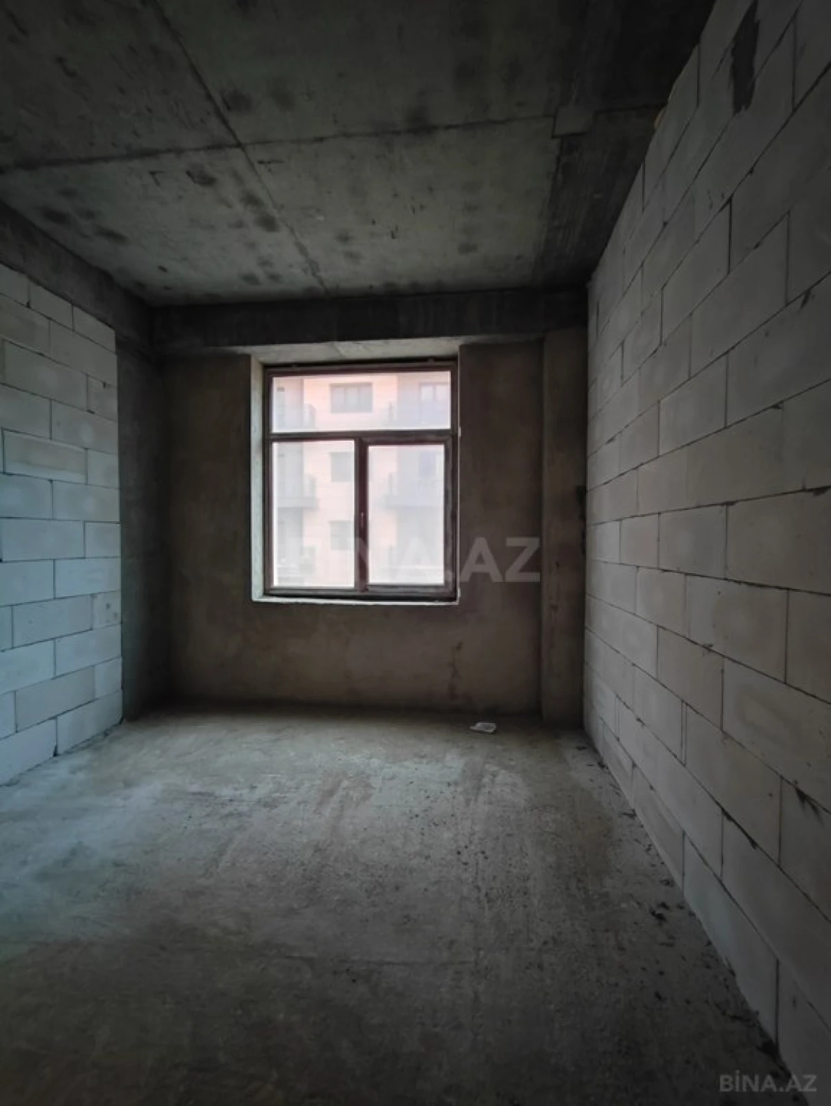 Satılır 4 otaqlı mənzil 209 m²