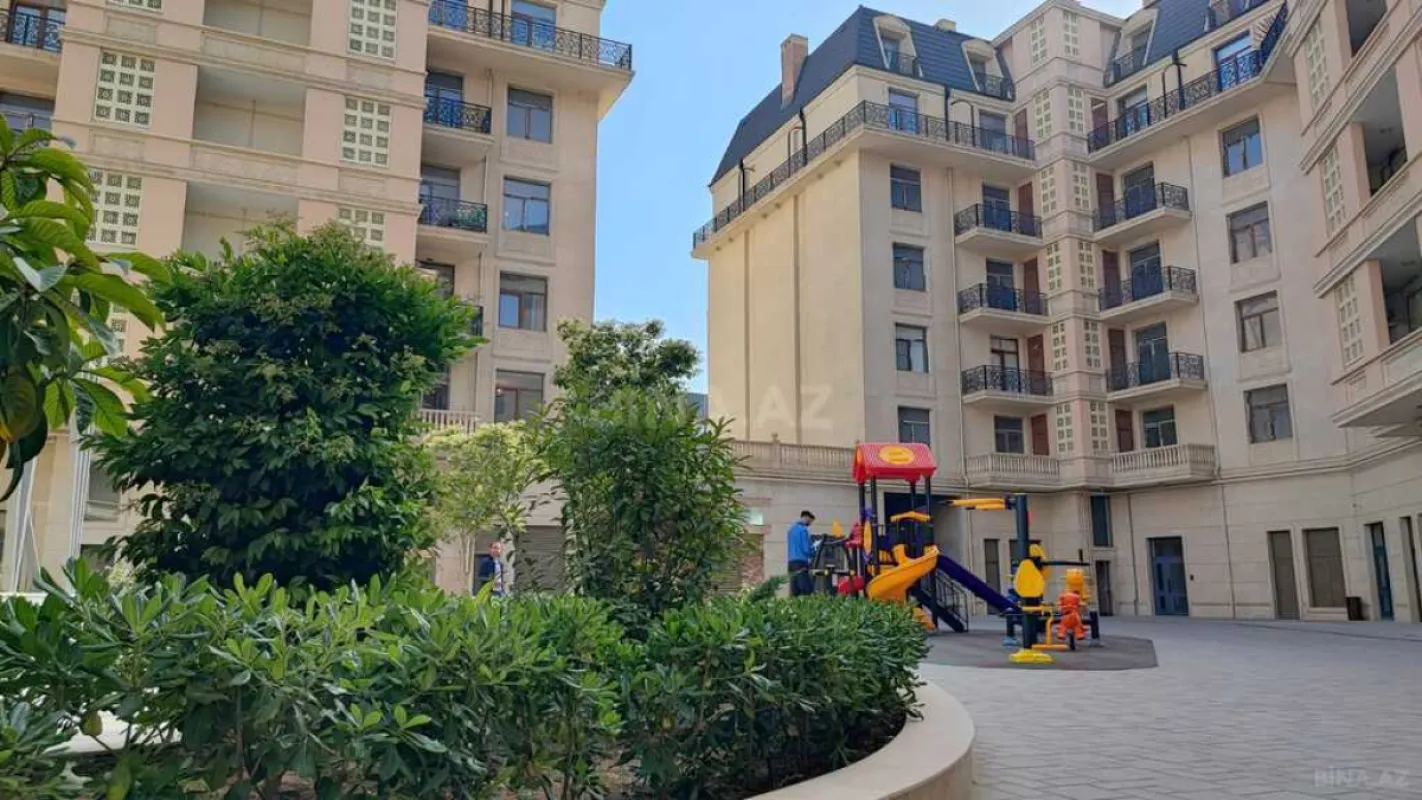 Satılır 4 otaqlı mənzil 209 m²